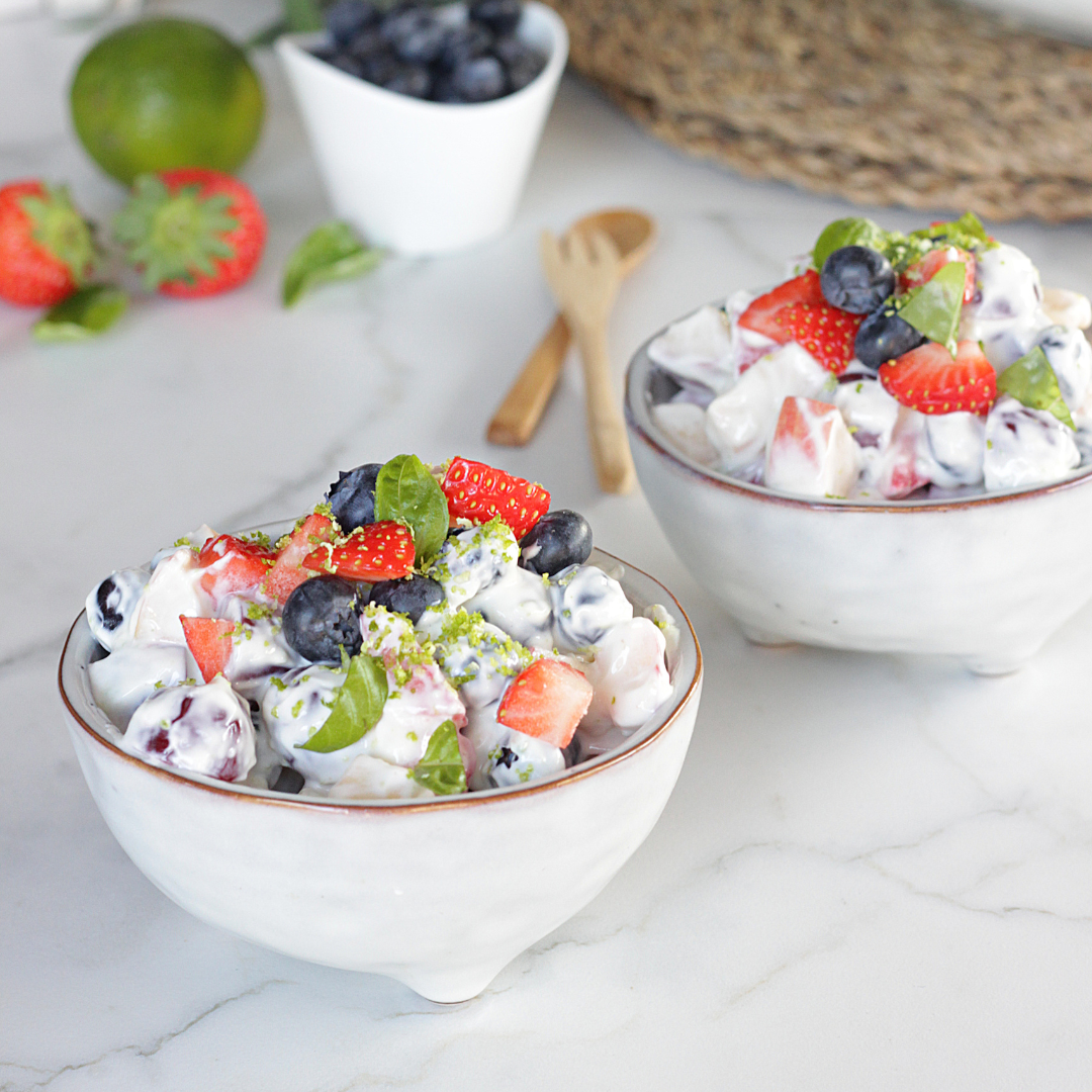 Fruit salad with Ísey skyr dressing