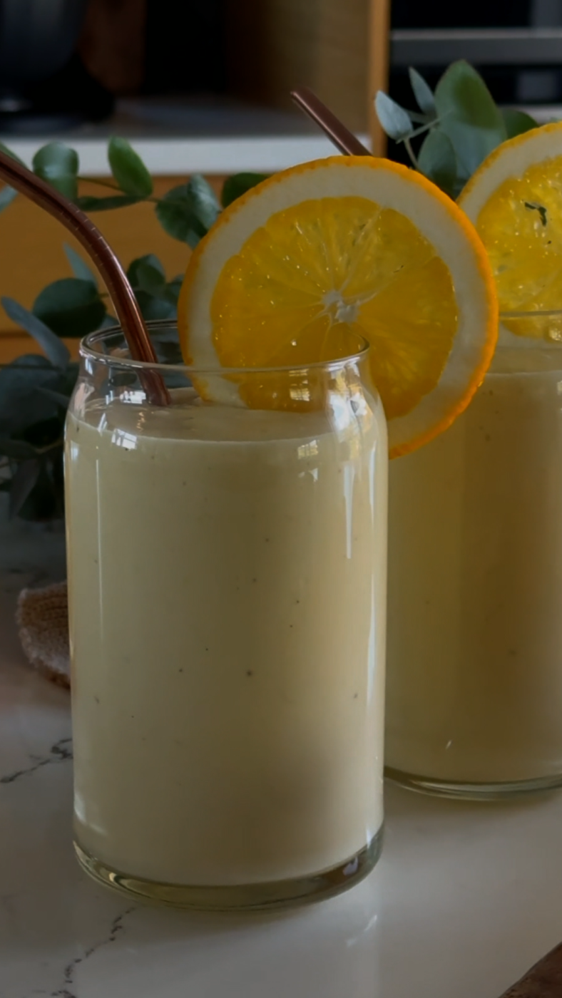 Orange smoothie with skyr